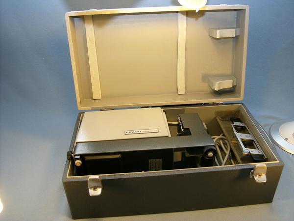 Leica Pradovit Universal mit 6x6 Diaschieber und original Leica Koffer