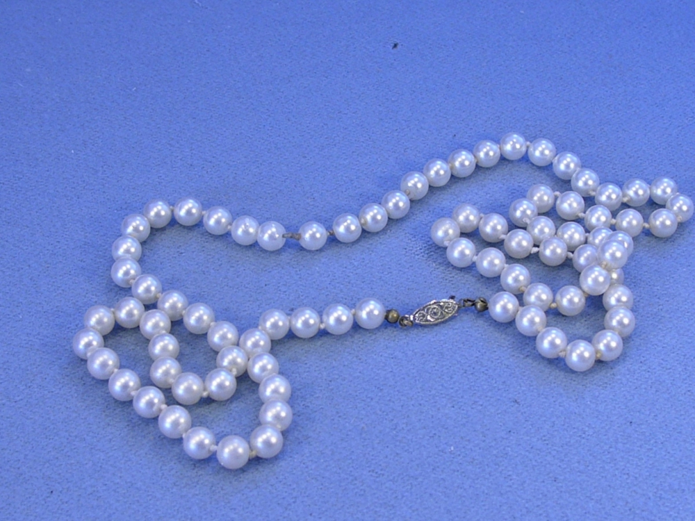 Schöne Perlenkette mit echten Perlen ca. 80cm Länge