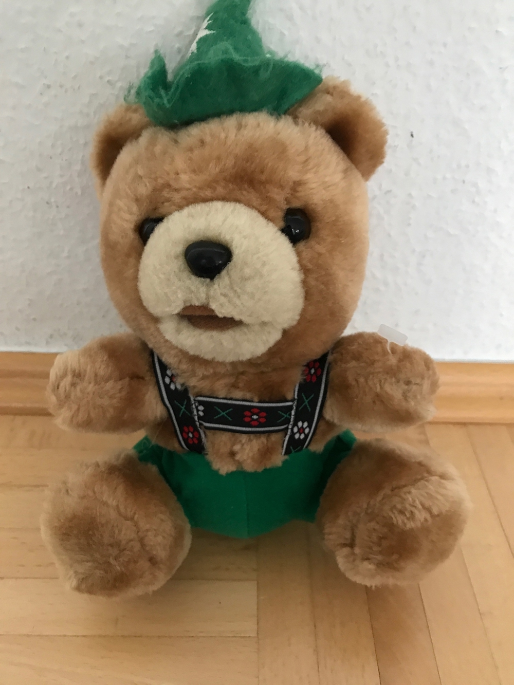 Bavariashop Jodelbär, Bayerischer Teddy, Trachtenhut und Jodelfunktion, 17 cm