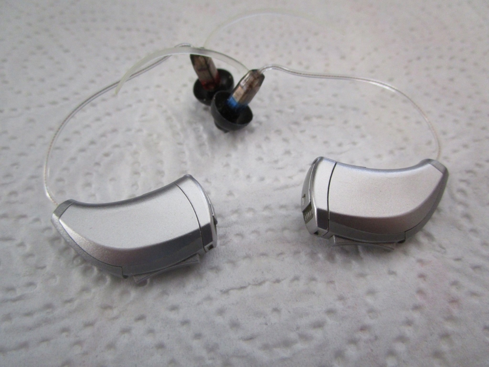 Zwei Hörgeräte von STARKEY - funktionieren beide einwandfrei