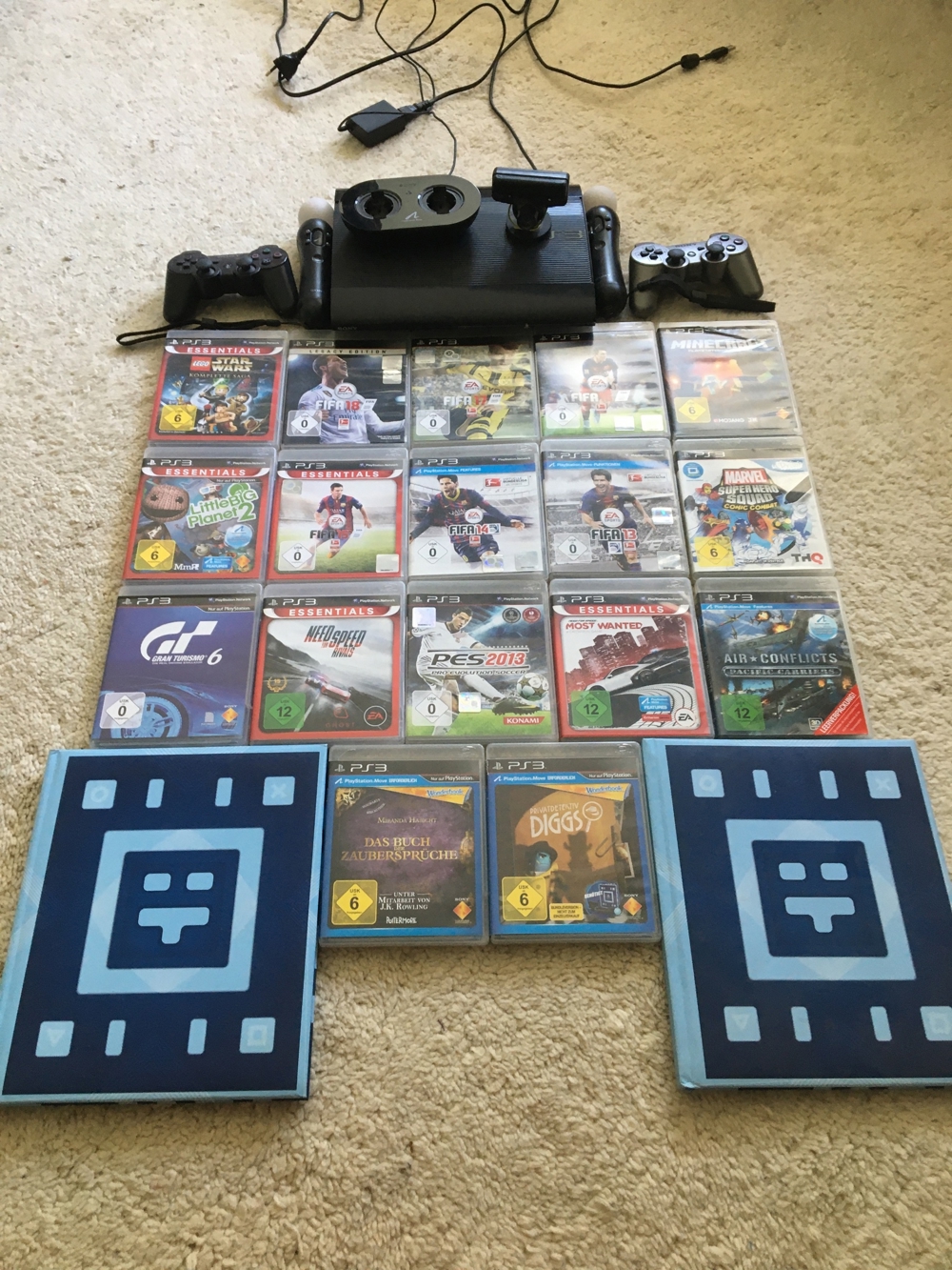 PlayStation 3 mit 2 Controllern, 2 Move Controllern, 17 Spielen, 2 Books und Kamera