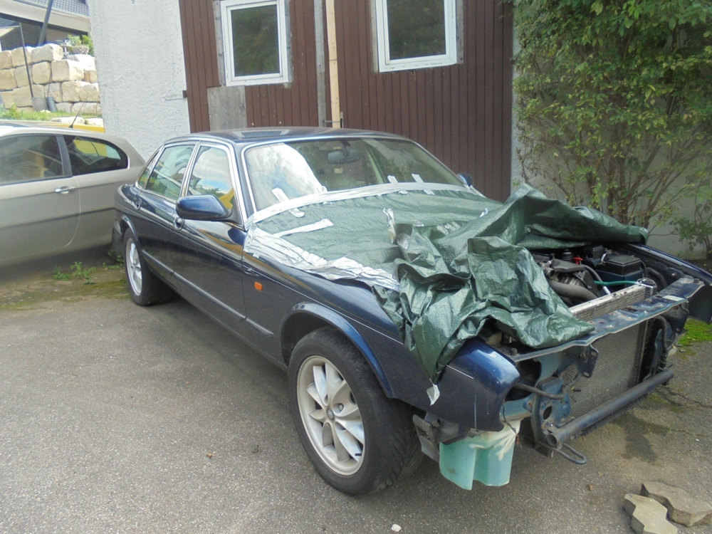 JAGUAR XJ 300 V8 BJ 3/2000 KM 168.000 TEILE VERKAUF NUR SELBSTAUS JAGUAR XJ 300 V8 BJ 3/2000 KM 168.000 TEILE VERKAUF NUR SELBSTAUS