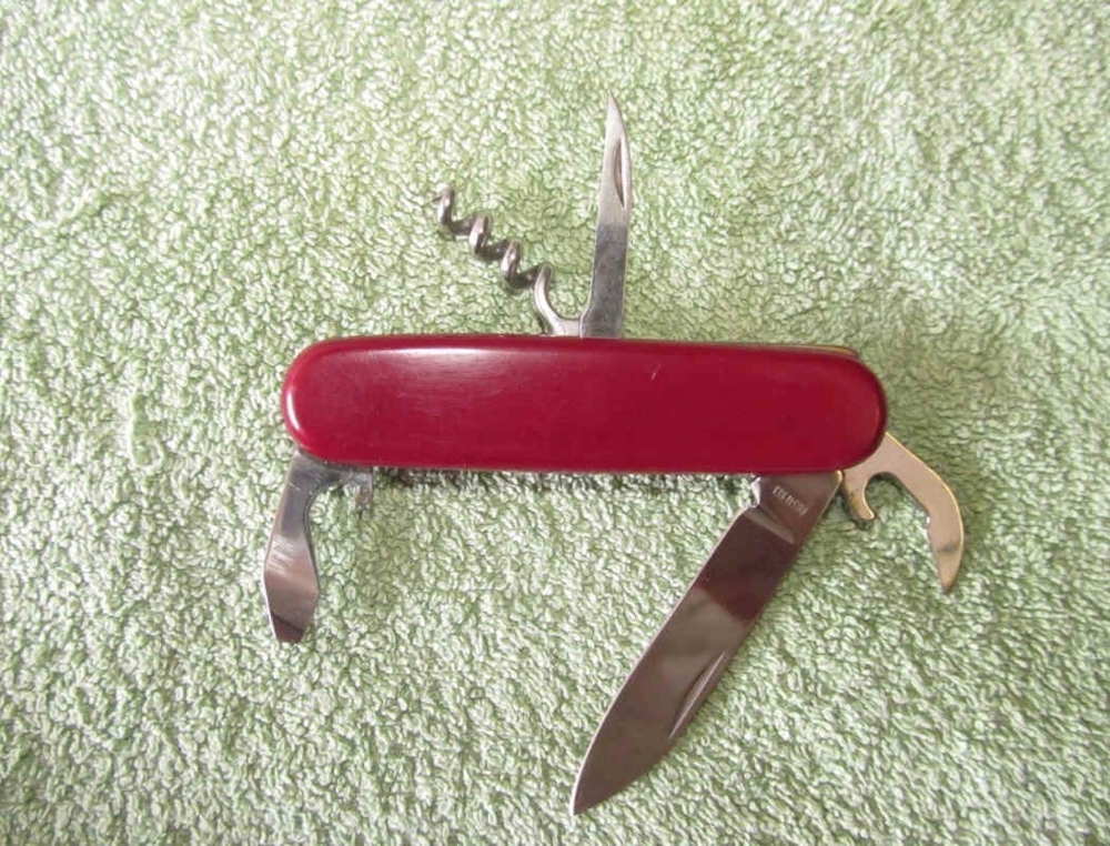 Rotes Multifunktion, Taschen Messer Stainless Solingen, roter Schaft