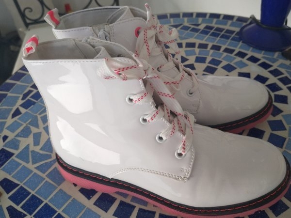 Lackstiefel in weiß - Größe 35