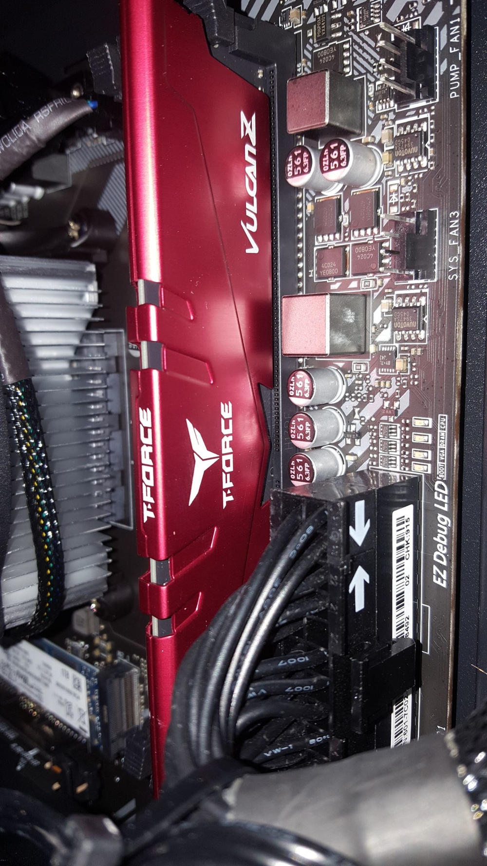 Teamgroup UD4 3200 DDR4 - T-Force VulcanZ - DDR4 RAM - rot