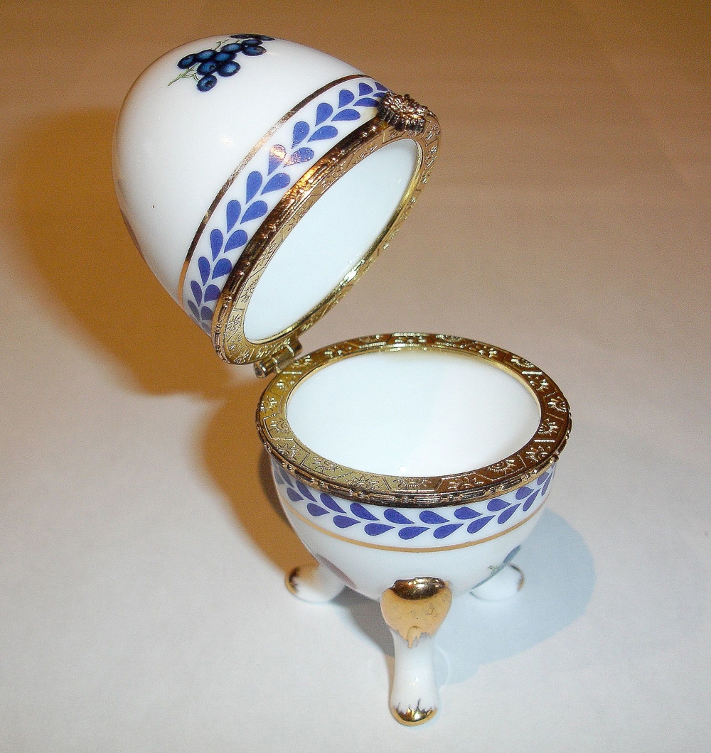 Kaviarbehälter oder Eierwärmer ? aus Porzellan