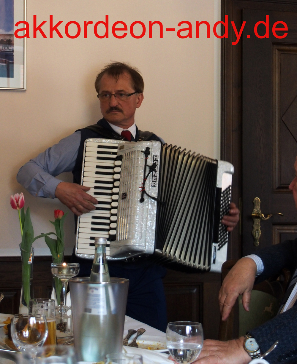 Akkordeonspieler in Ochtrup, Paderborn, Telgte, Unna