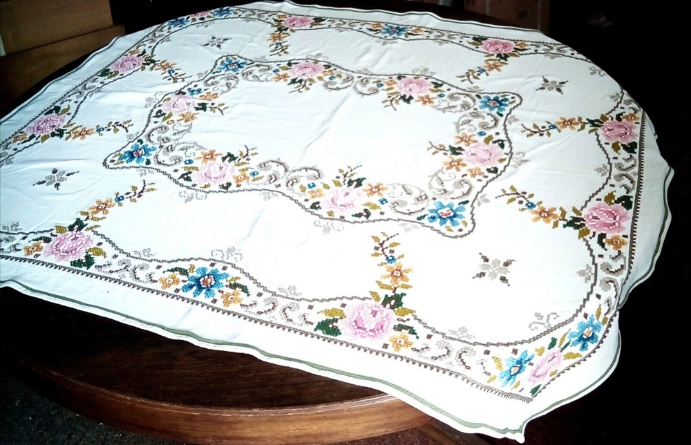 VINTAGE Tischdecke antik quadrat weiss bunt Stickerei tablecloth