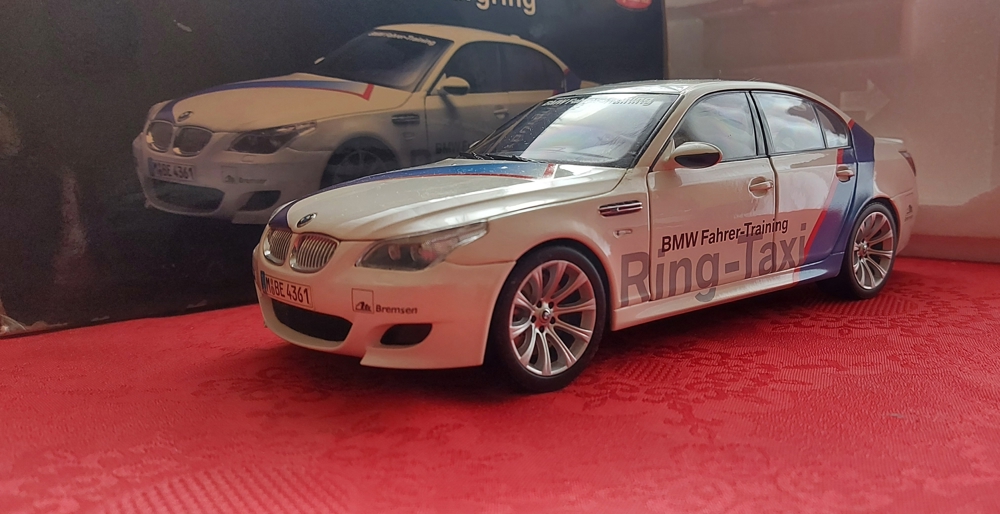 1:18 BMW m5 Ring-Taxi Nürnburgring kyosho ovp no tuning umbau