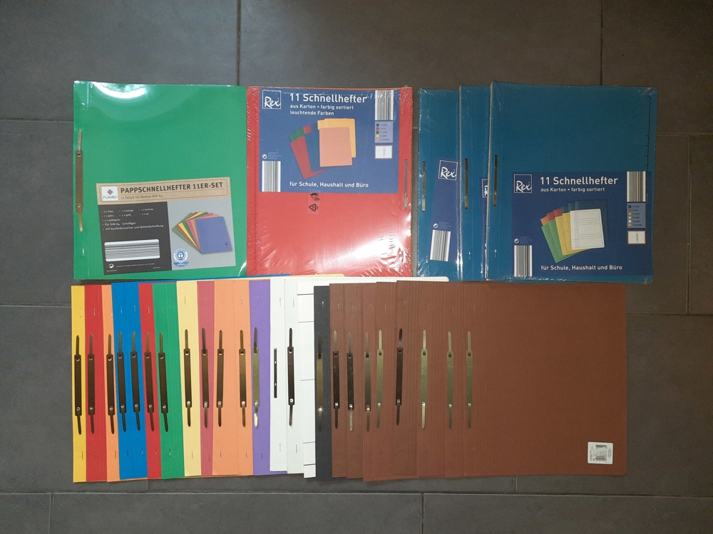 Papp-Schnellhefter in verschiedenen Farben zu verkaufen