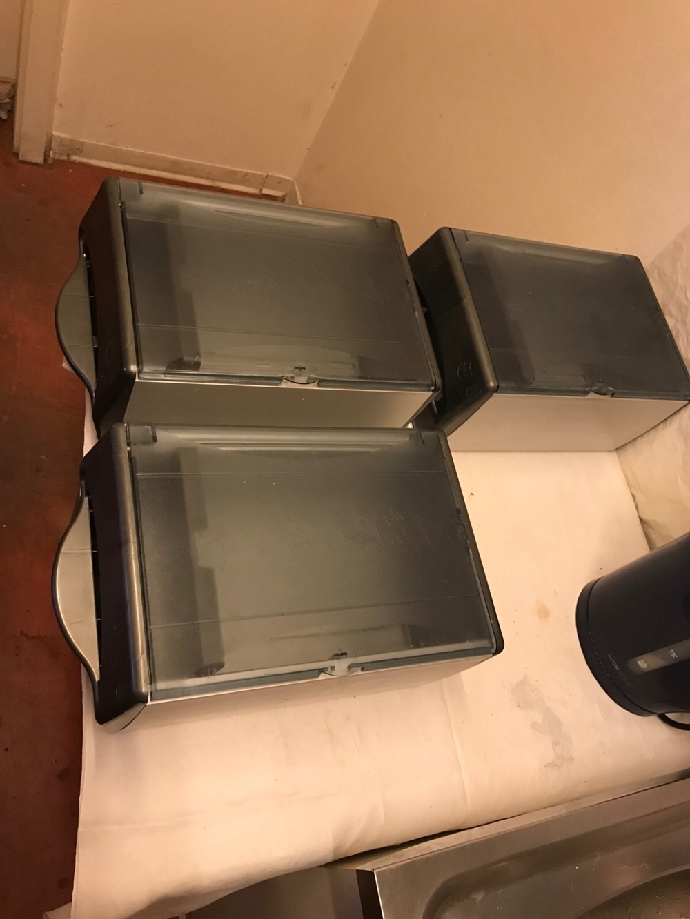 3x Papierhandtuchspänder von Lotus Professional