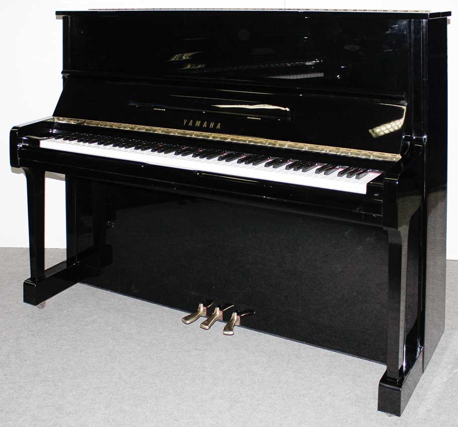Klavier Yamaha U100, 121 cm, schwarz poliert, Nr. 5546764, 5 Jahre Garantie