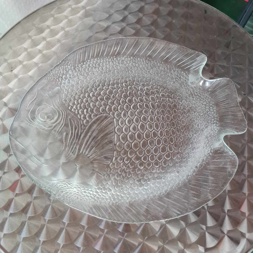 Servierplatte Glas Fischmuster