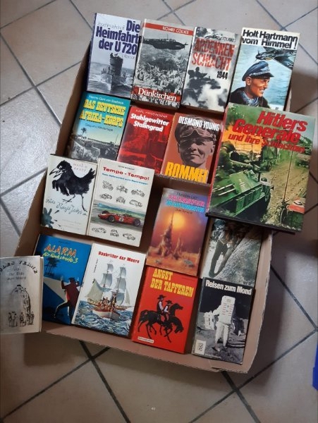 Diverse alte Bücher, auch Weltkriegsbücher 