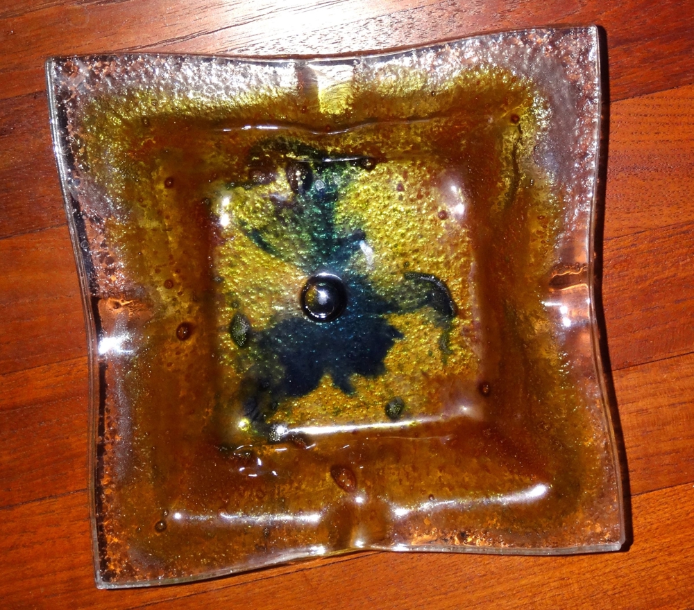 Designobjekt: psychedelisch-grüner Eisglas / Bubbles-Aschenbecher