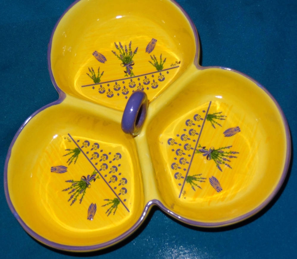 Herrliche, gelbe Provence Keramik Servierschale / Anbieterschale