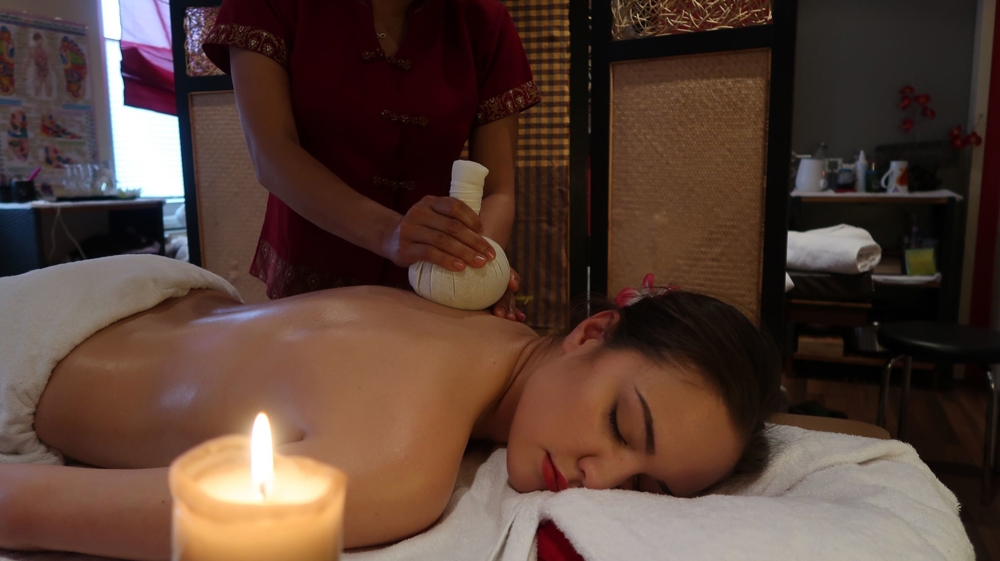 Kräuter Stempel Massage, Massage, Wellness, Thai Massage