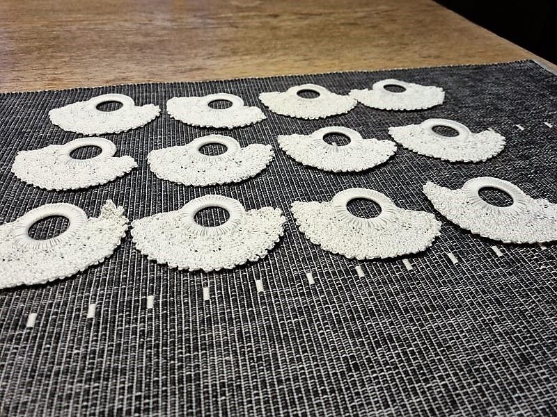 12 Serviettenringe gehäkelt Handarbeit weiß Spitze Baumwolle