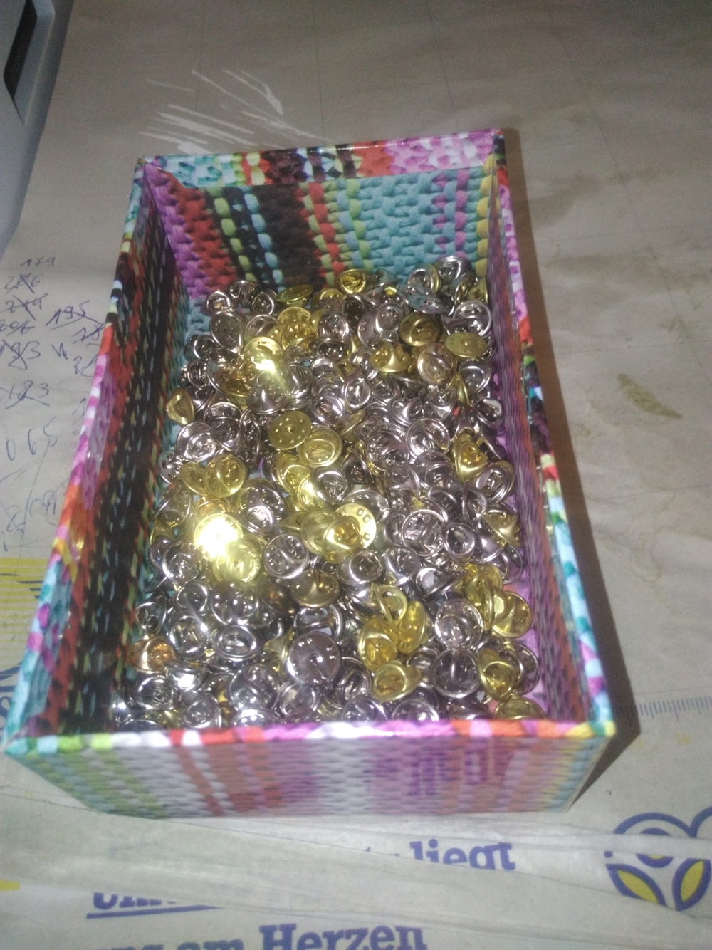 Pin-Verschlüsse silberfarben Anstecker badge clips Verschluss but