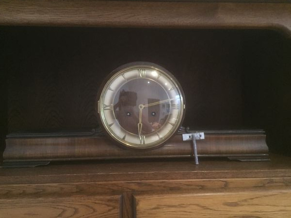 Elegante antike Uhr, Holzgehäuse,voll funktionsfähig.