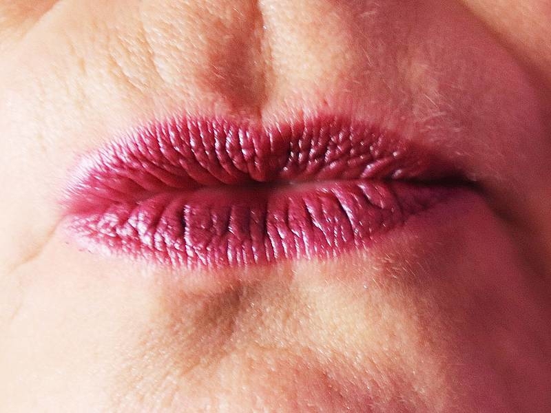 Rote Lippen wollen küssen und lecken!