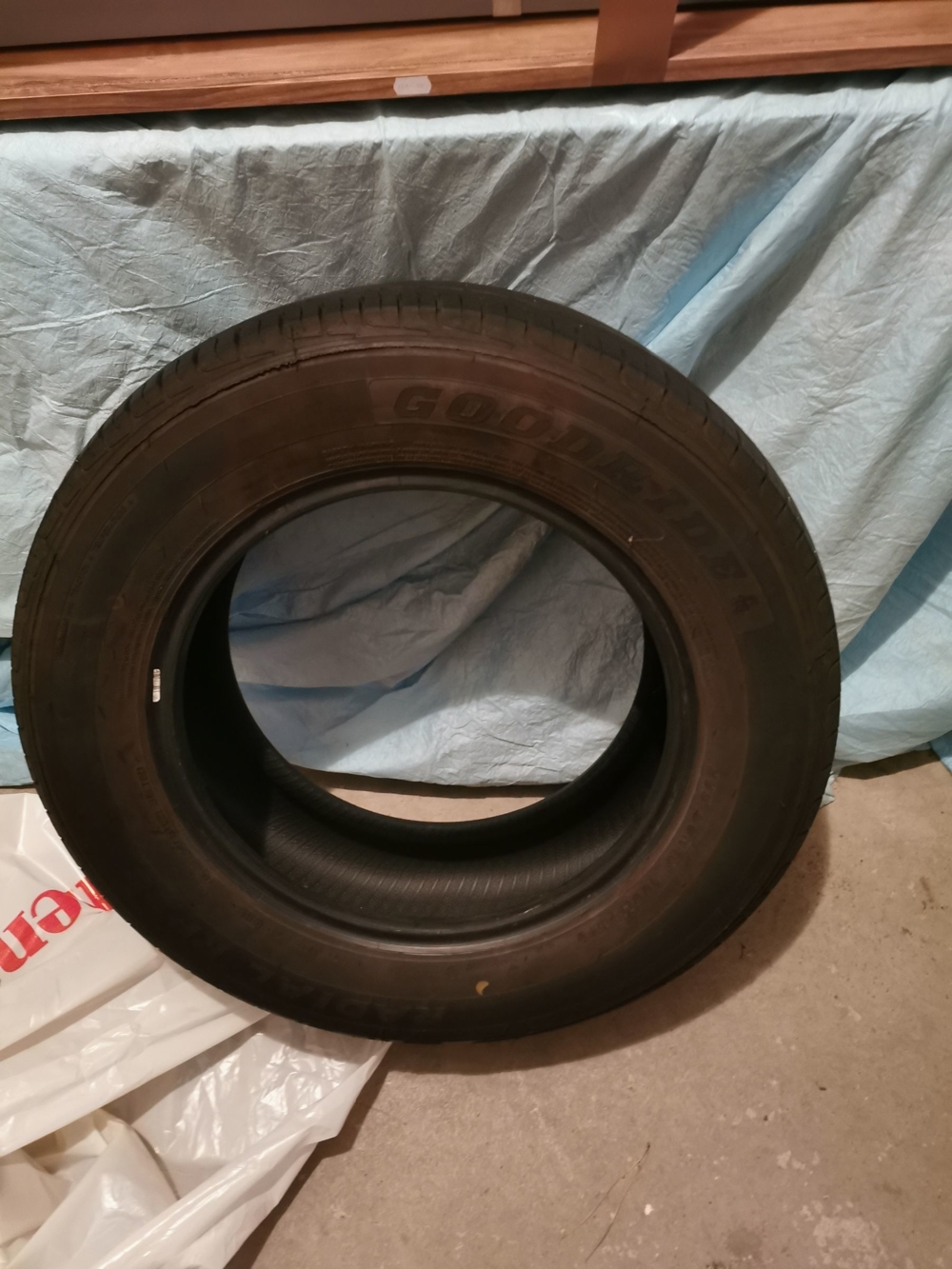 Verkaufe ein Goodride Reifen 235/60 R16
