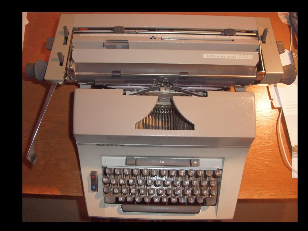 Schreibmaschine Triumph Adler Universal 200