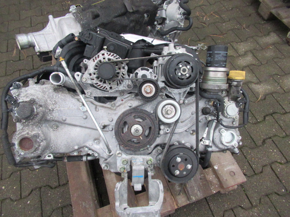 Motor Subaru Outback BS9