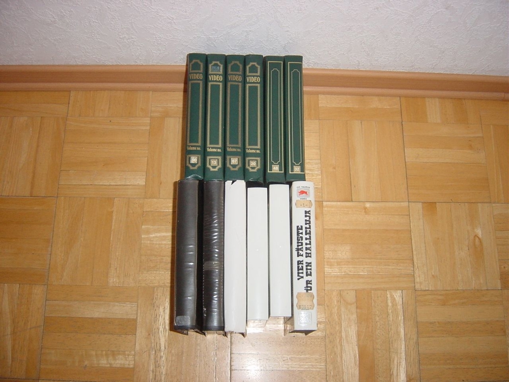 Kleine VHS und Video 2000 Sammlung 9 x VHS und 3 x Video 2000