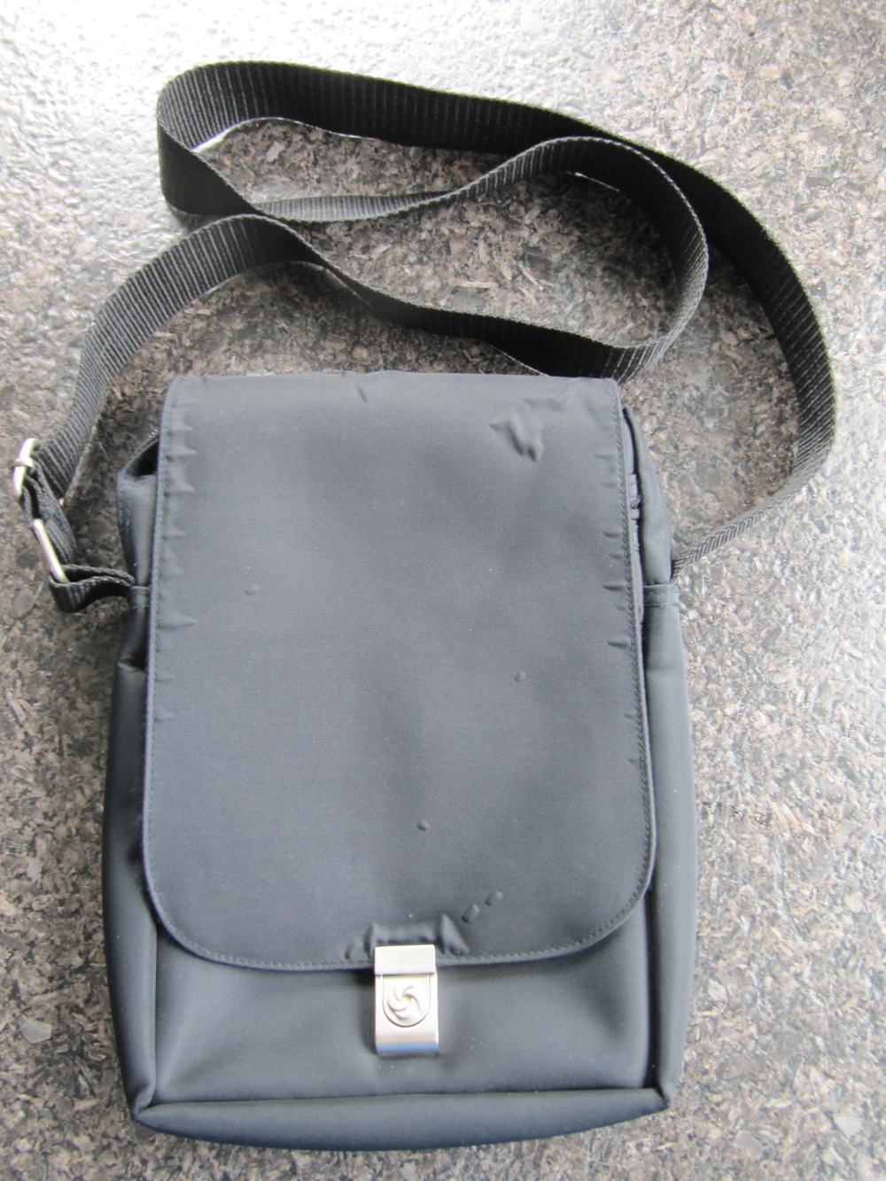 Samsonite Tasche / Umhängetasche, schwarz, diverse Fächer, Abmessungen ~ 28x20x4 cm