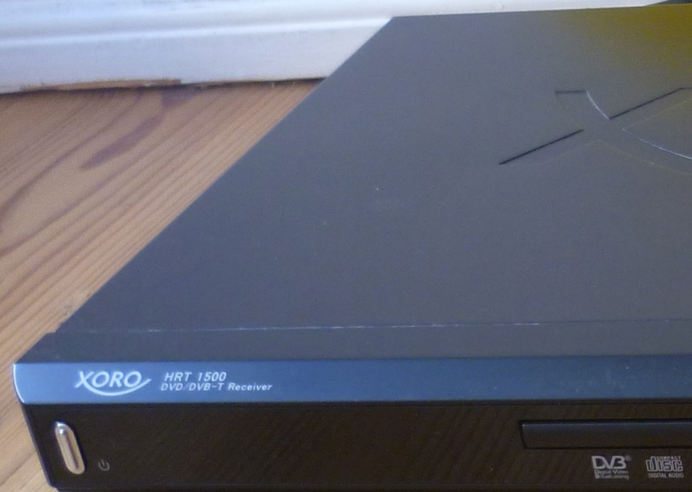 Xoro HRT 1500 DVD-Player/DVB-T Receiver Kombination schwarz