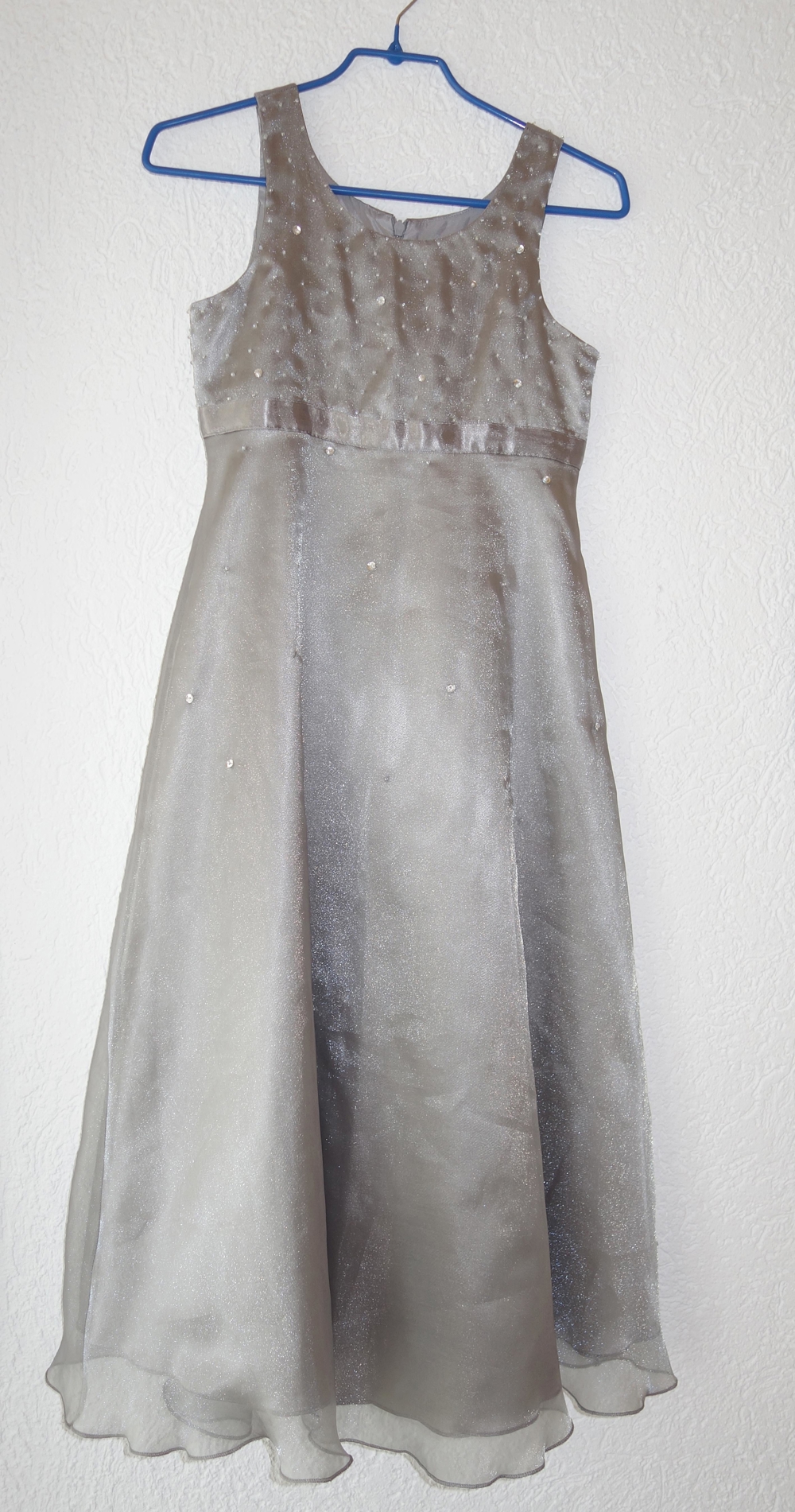 Satinkleid silbergrau, Größe 140 Satinkleid silbergrau, Größe 140
