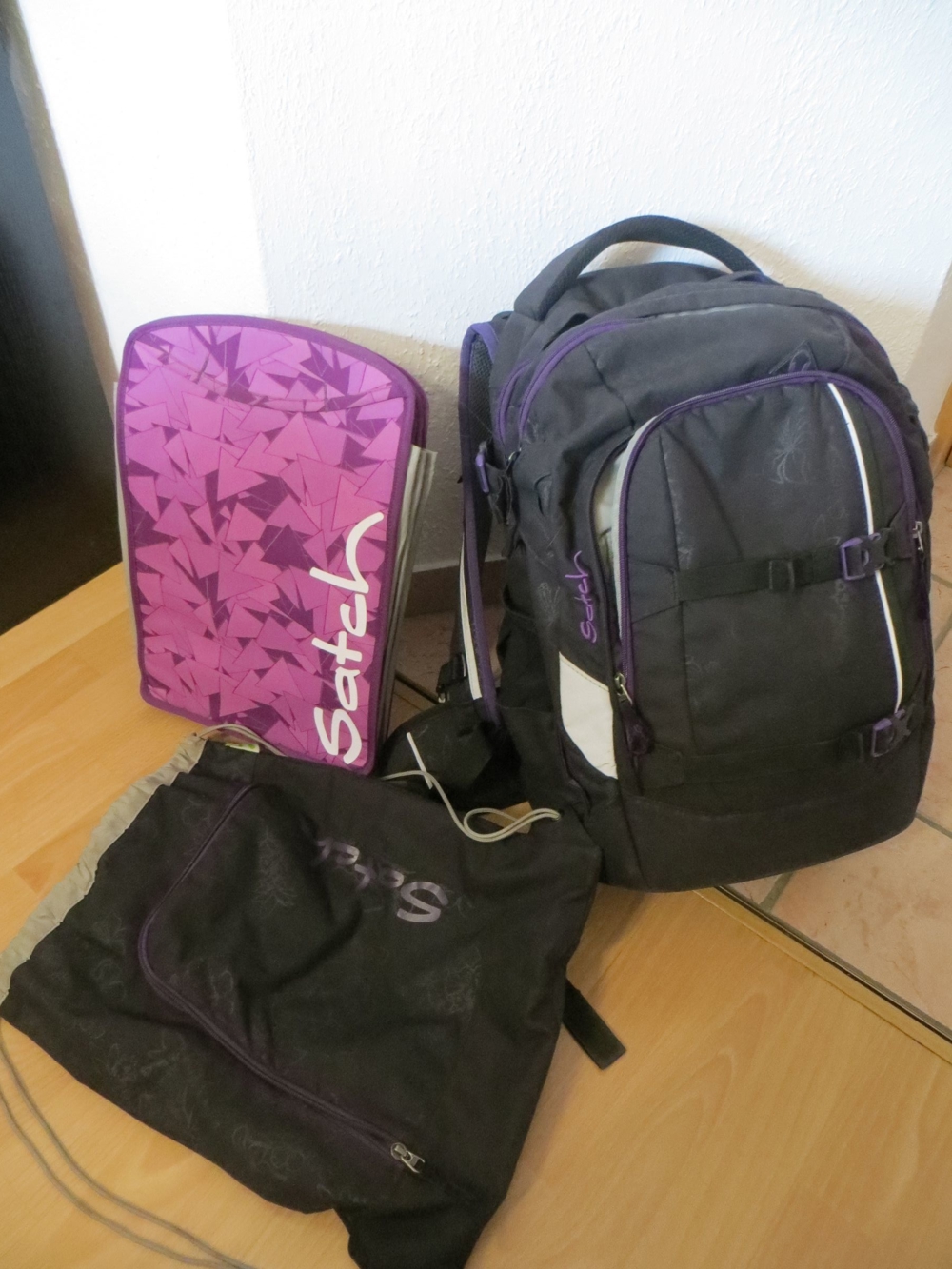 Satch Pack by Ergobag Rucksack Schulranzen Purple Hibiscus 4 - tlg. Set Schulrucksack SUPER Zustand