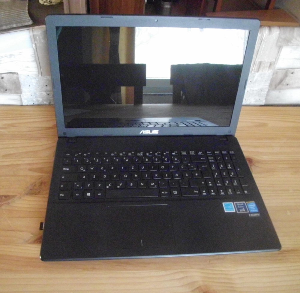 ASUS F551M Notebook