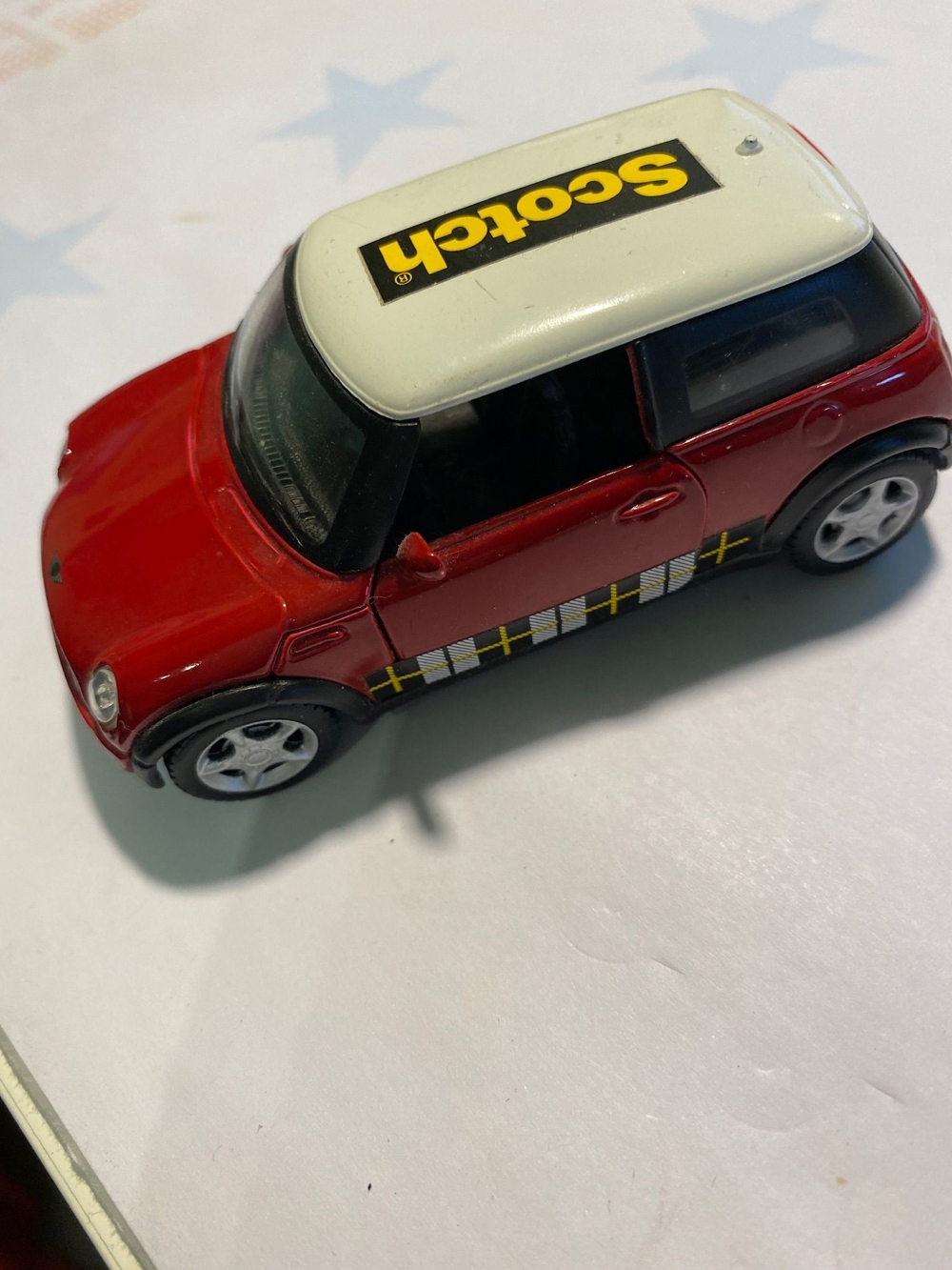 Modellauto Maisto, Mini Cooper, rot mit weißem Dach