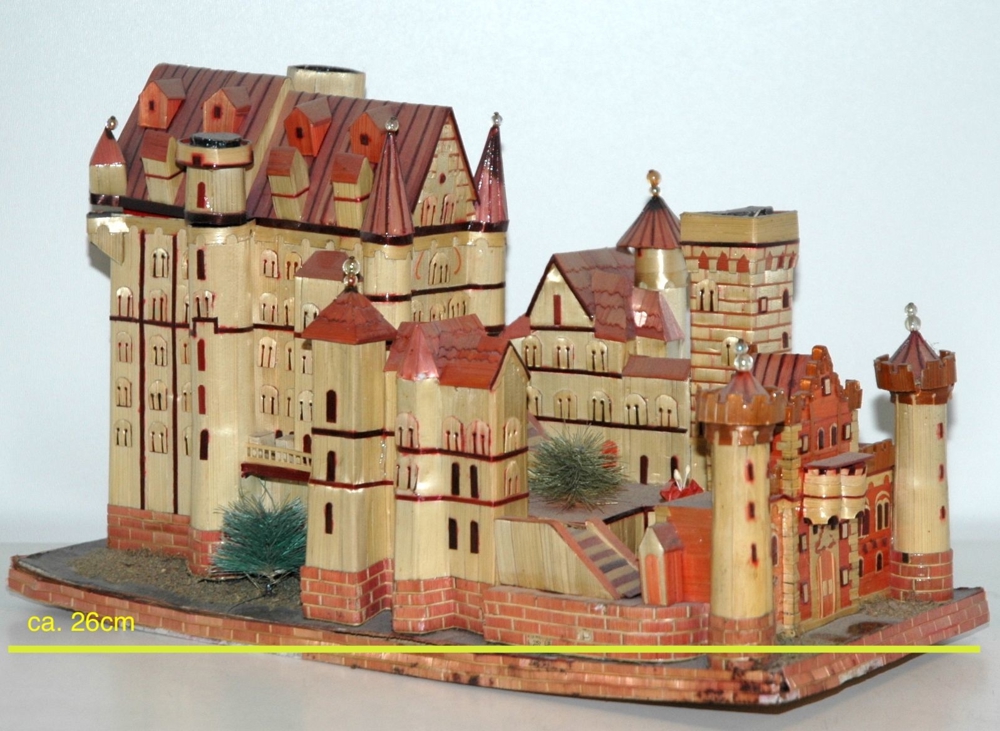 Kleinmodelle Schloss Neuschwanstein 3 Stück Plastic und Hartpappe