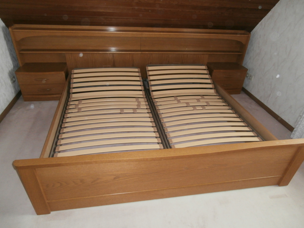 Schlafzimmer Doppelbett mit 2 Kleiderschränken Eiche
