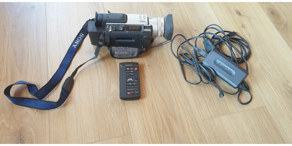 Sony Camera Mini DV Handycam DCR-TRV 900E PAL