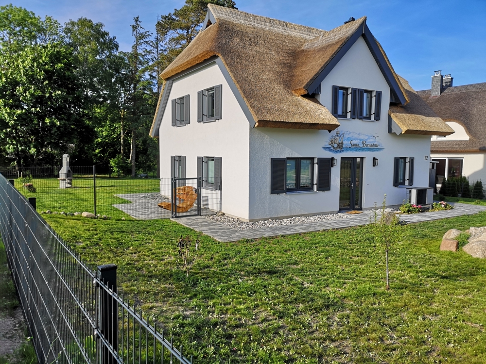 Reethaus Ferienhaus bis 8 Personen direkt an der Ostsee Sauna Wlan Waschm Kamin Grundstück eingezäun