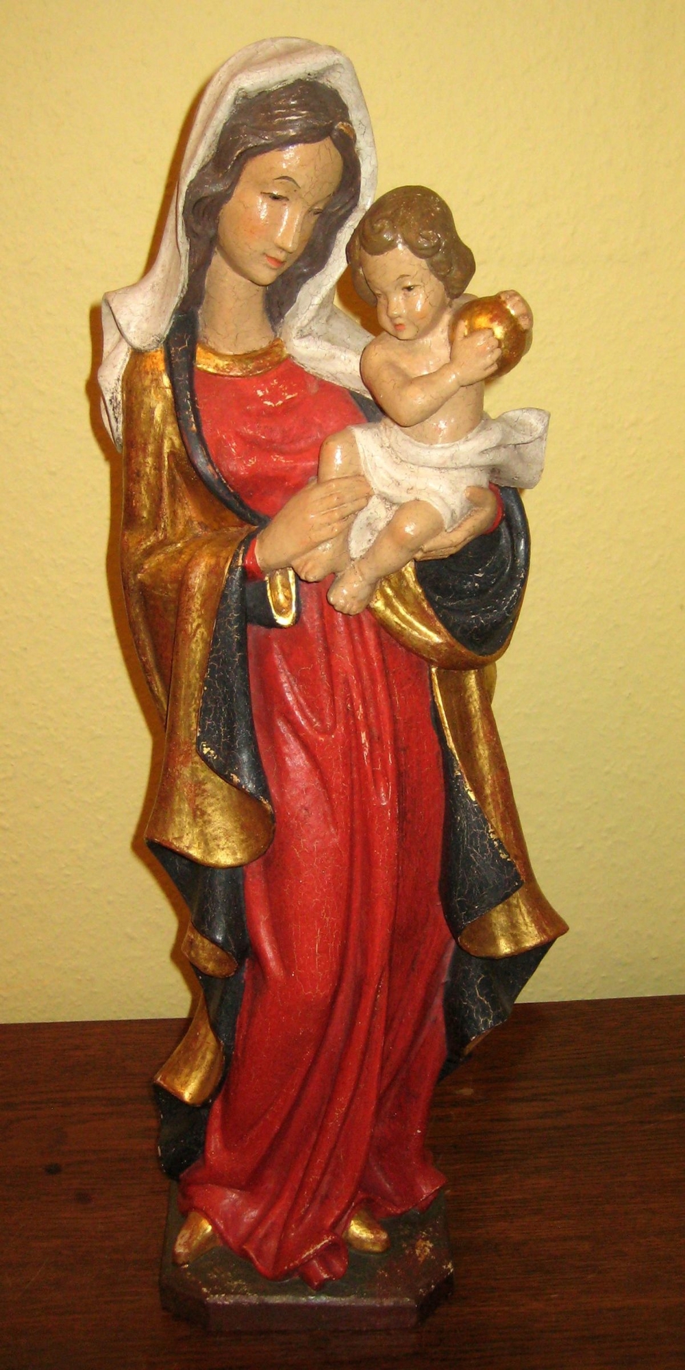 Holzfigur "Madonna mit Kind"