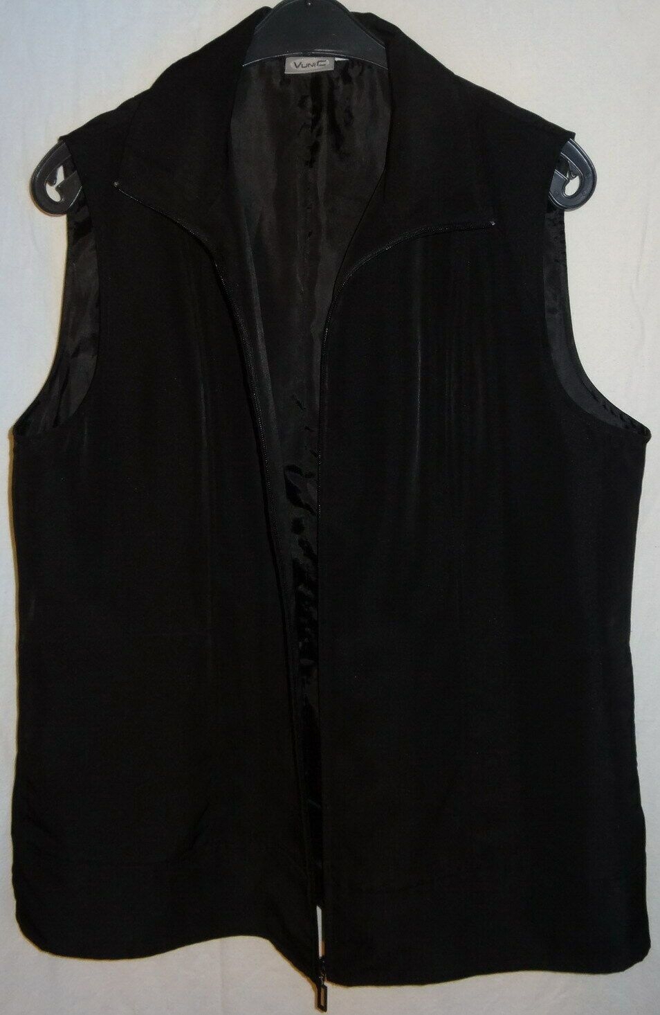 KL Vunic Jacke ärmellos Gr. 44 schwarz Reisverschluss Polyester wenig getragen einwandfrei erhalten 