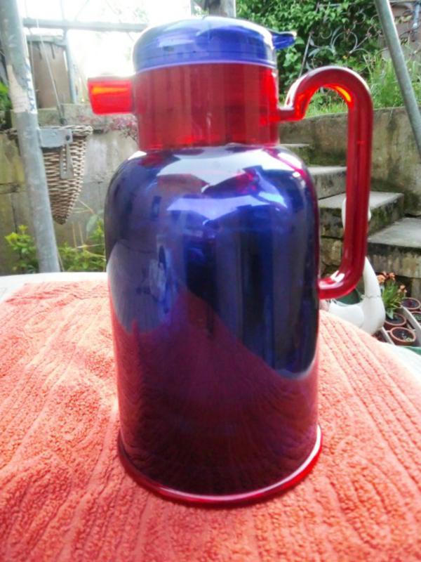 Thermokanne, unbenutzt, schönes Design: Kunststoff durchsichtig in dunkelblau (ins lila gehend) mit