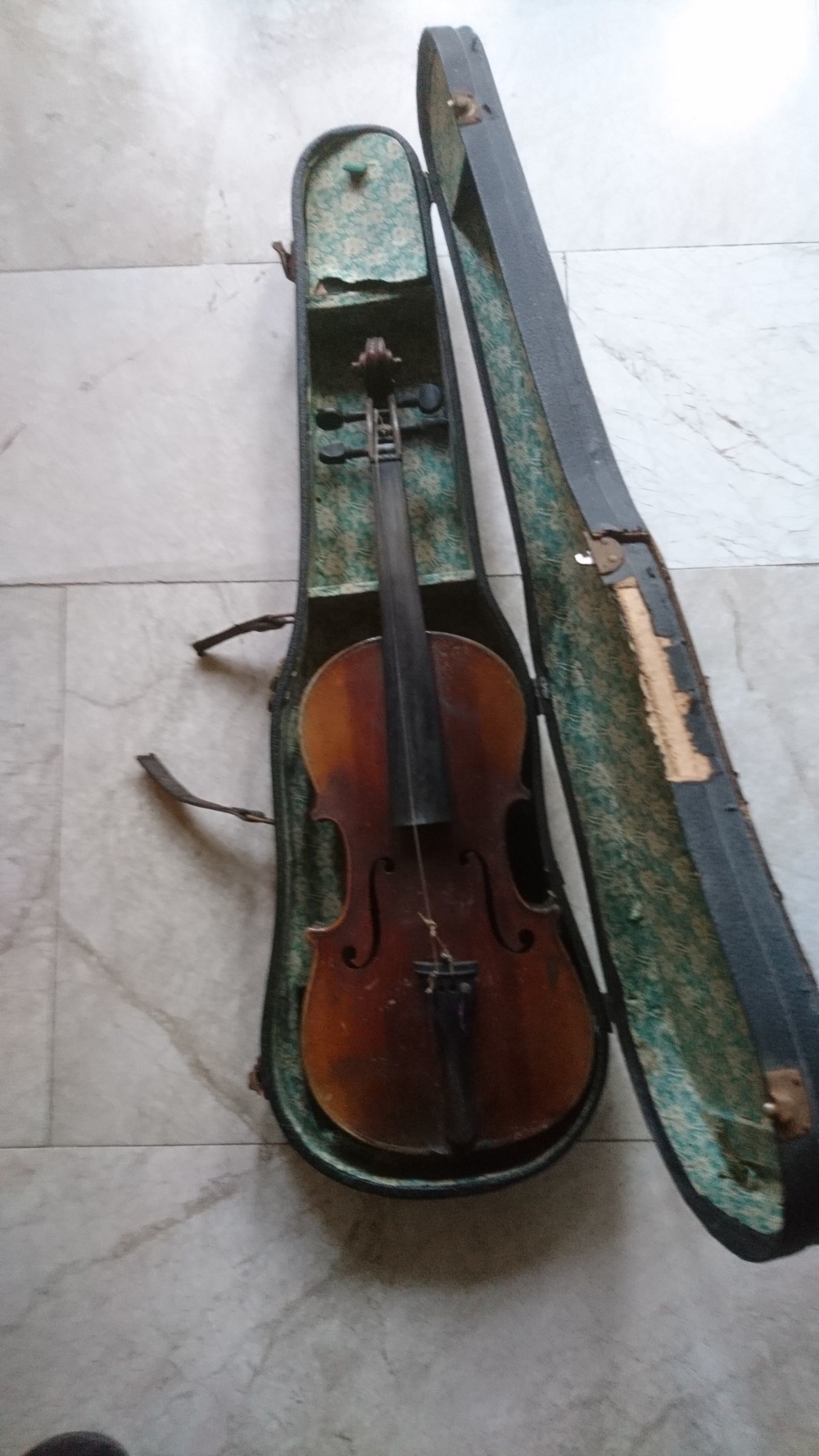 Alte Violine zum Restaurieren