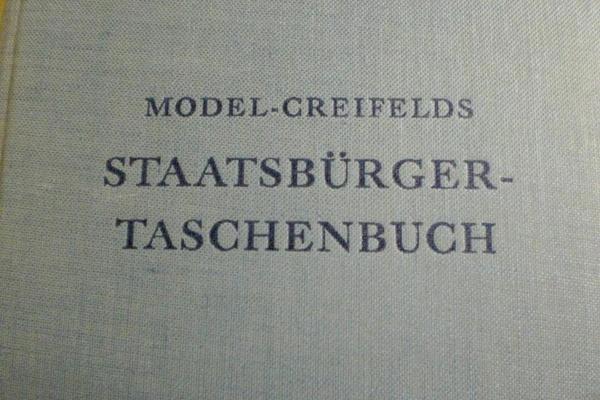 Model-Creifelds Staatsbürgertaschenbuch 1973