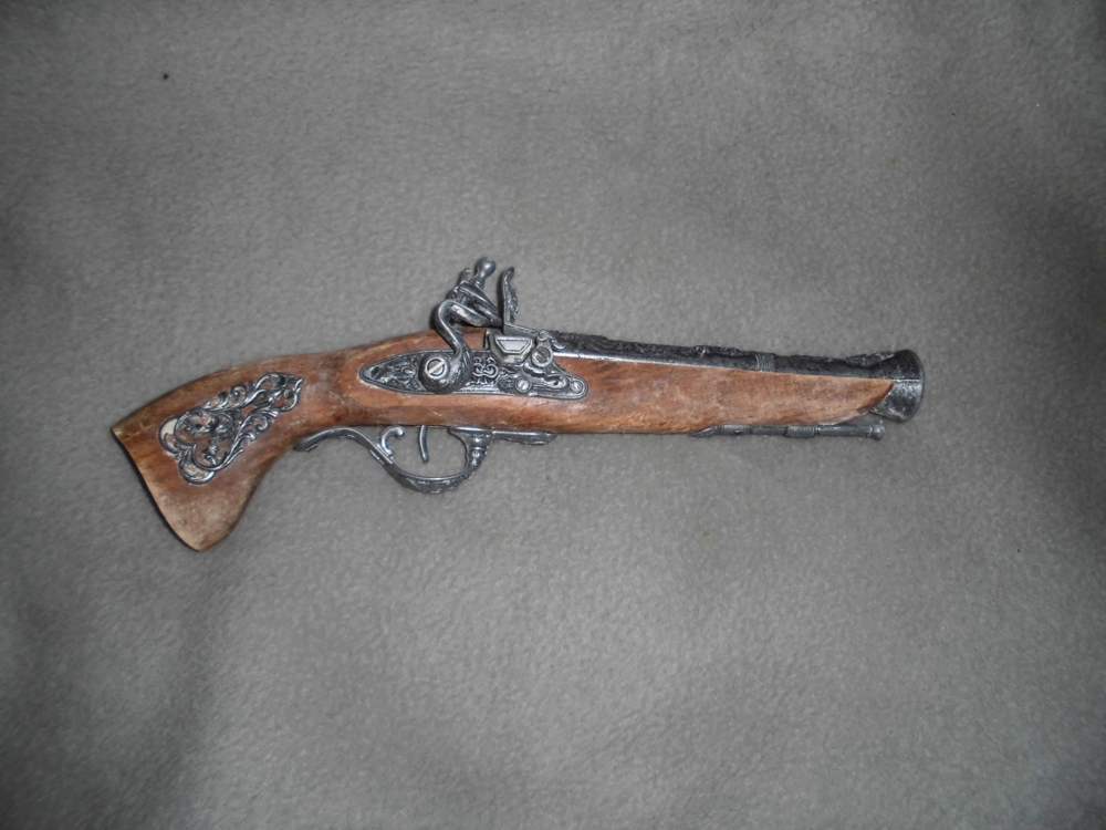 Steinschloßpistole mit Holzschaft Pistole Dekoration