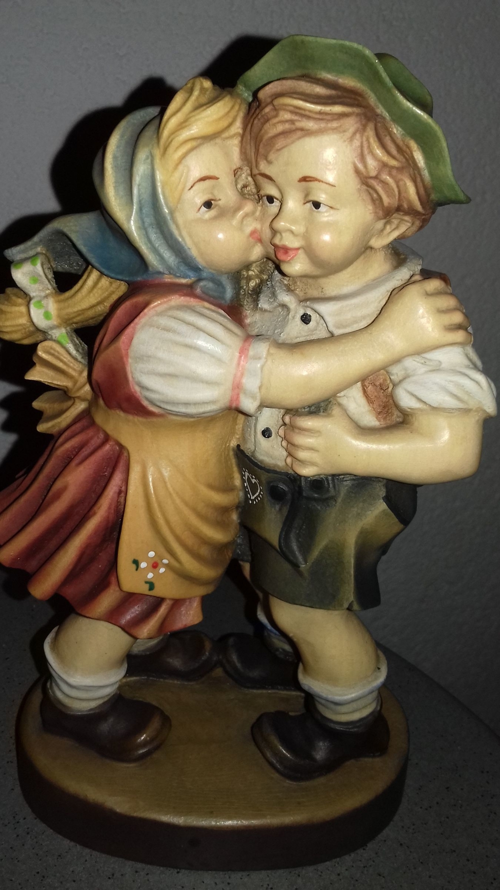 Schnitzerei, aus dem Grödnertal, Bub und Madl