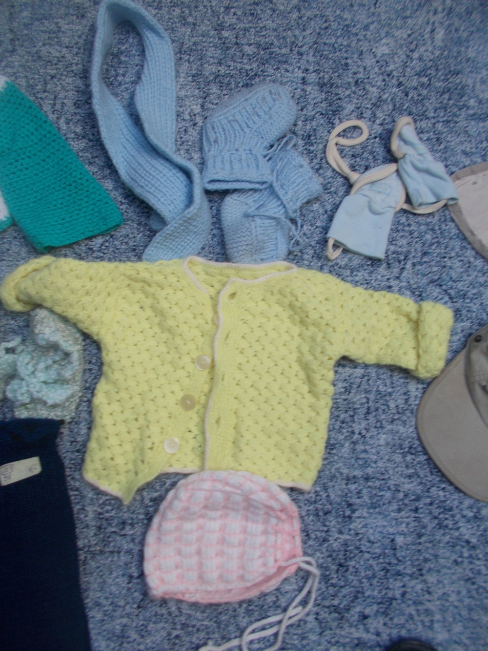 Babysachen gehäkelt, Jacke, Mütze, Schuhe, Handschuhe