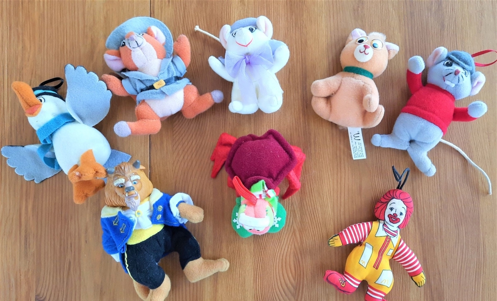 Rund 200 McDonald s Spielzeuge aus den 80er und 90er Jahren