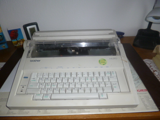 Elektrische Schreibmaschine AX210