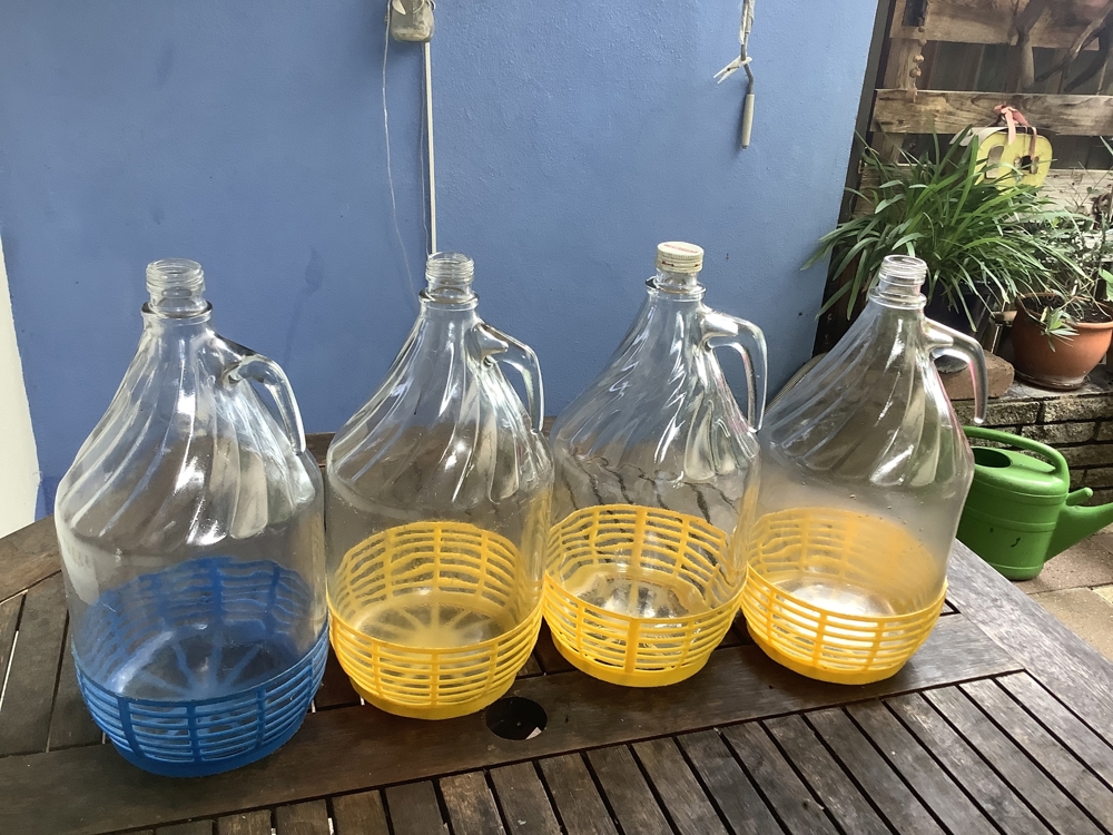 5-Liter-Glasflaschen mit Griff und Boden zum Schnäppchenpreis!!